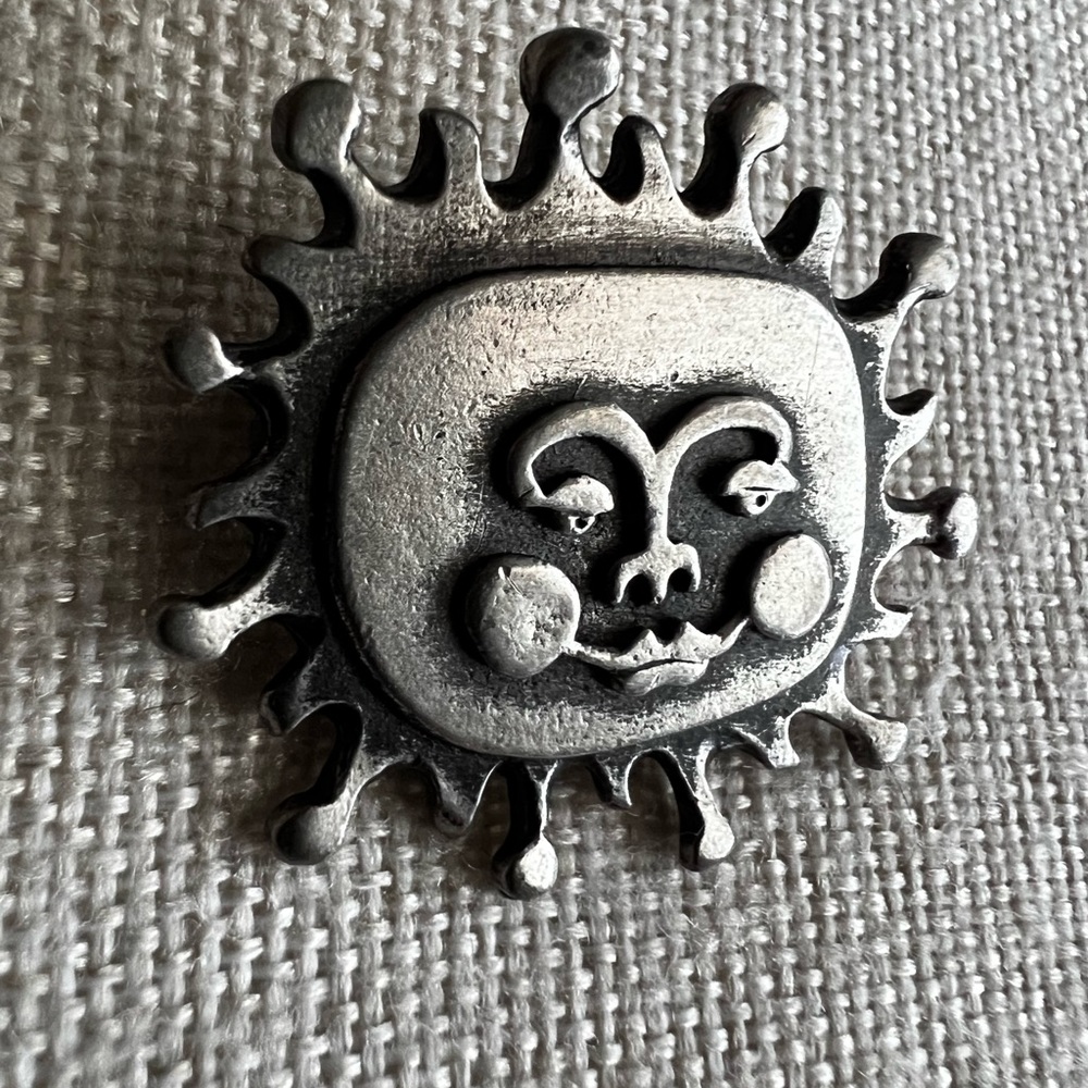METZKE PEWTER SUN FACE PIN 1980s authentic vintage modernist brooch Rare find